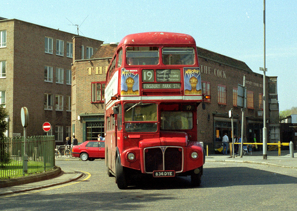 Route 19, London Transport, RM1836, 836DYE, Highbury Corner