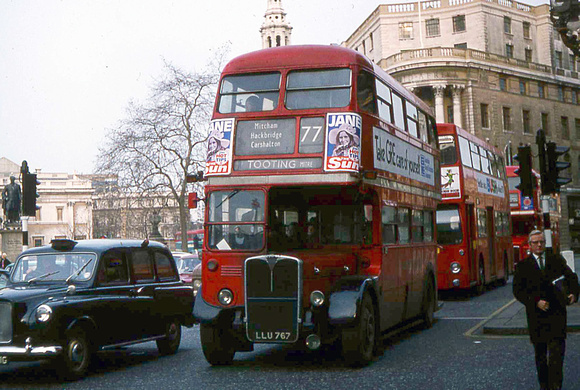 Route 77, London Transport, RT1881, LLU767, Trafalgar Square