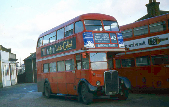 Route 40, London Transport, RT686, JXC49