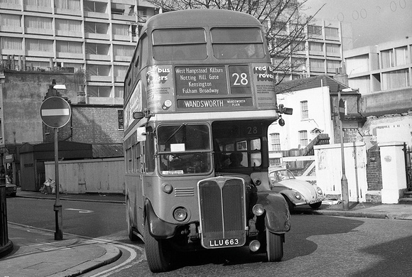 Route 28, London Transport, RT3864, LLU663