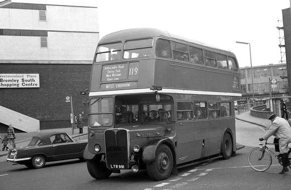 Route 119, London Transport, RT2821, LYR991, Bromley