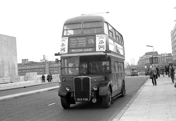 Route 176, London Transport, RT2987, NLE758, Waterloo