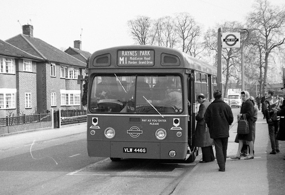 Route M1, London Transport, MBS446, VLW446G
