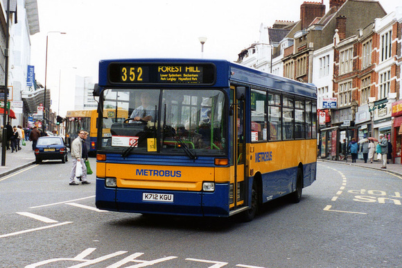 Route 352, Metrobus 712, K712KGU, Bromley
