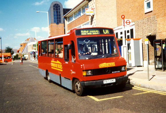 Route U1, Uxbridge Buses, MA71, F671XMS