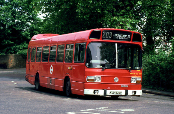 Route 203, London Transport, LS29, KJD529P