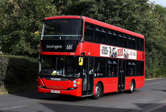 Route 688, Uno Buses 1502, YR10FGC, Mill Hill