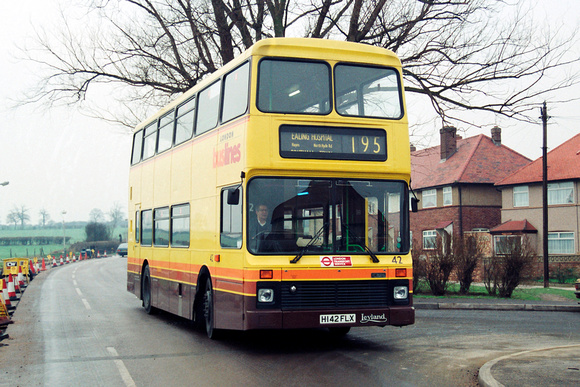 Route 195, London Buslines 42, H142FLX, Charleville