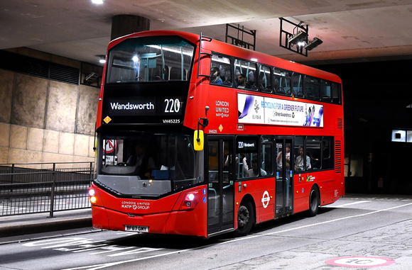 Route 220, London United, VH45225, BF67GMY, Hammersmith
