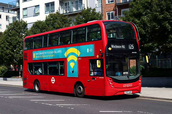 Route 125, London Sovereign RATP, ADH45259, YY67UUP, Colindale