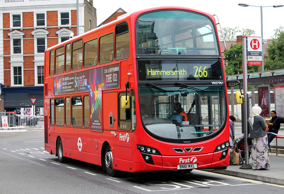 Route 266, First London, VN37961, BN61MXL, Hammersmith