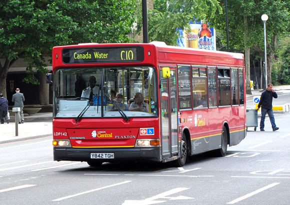 Route C10, London Central, LDP142, Y842TGH, Lambeth