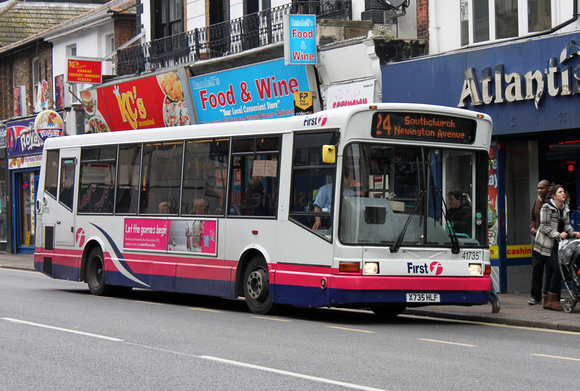 Route 24, First Essex 41735, X735HLF, Southend