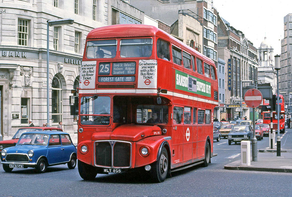 Route 25, London Transport, RM895, WLT895, Victoria Street