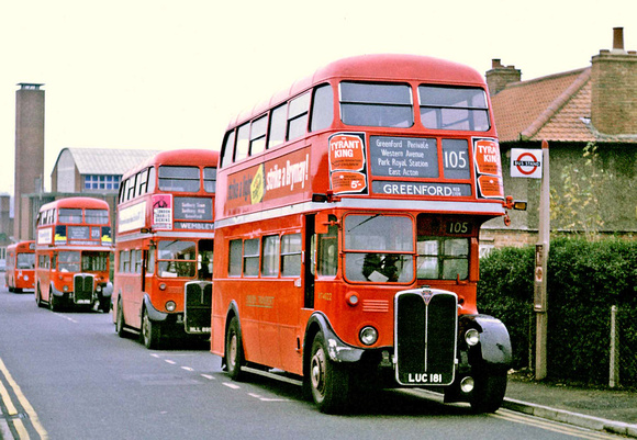 Route 105, London Transport, RT4022, LUC181, Greenford