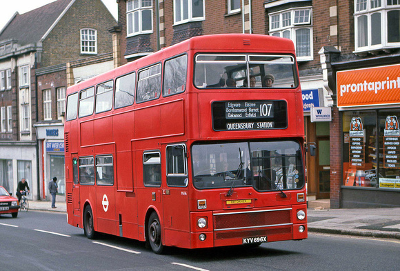 Route 107, London Transport, M696, KYV696X, Barnet