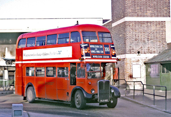 Route 200, London Transport, RT4465, OLD685, Kingston