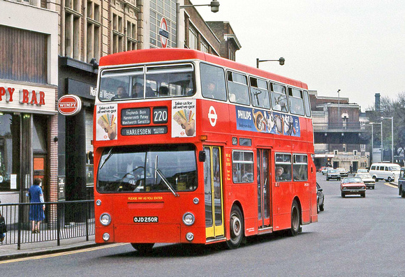 Route 220, London Transport, DMS2250, OJD250R, Hammersmith