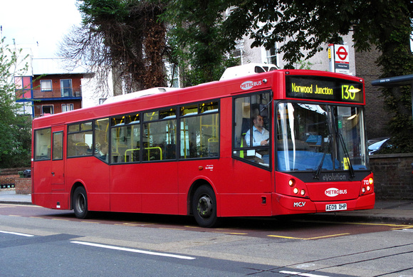 Route 130, Metrobus 713, AE09DHP, Croydon