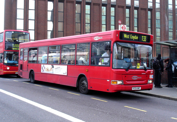 Route T33, Metrobus 331, V331KMY, East Croydon