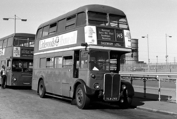 Route 148, London Transport, RT261, HLW248