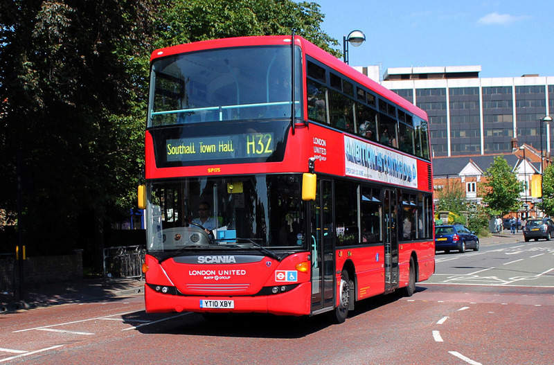 London Bus Routes | Route H32: Southall, Town Hall - Hounslow, Bus