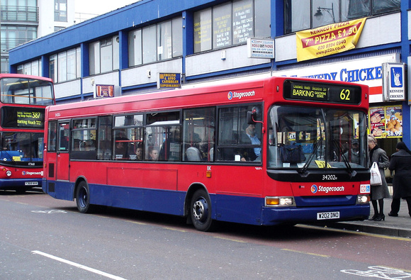 Route 62, Stagecoach London 34202, W202DNO, Barking