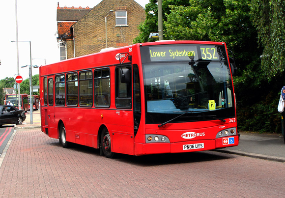 Route 352, Metrobus 262, PN06UYS, Bromley