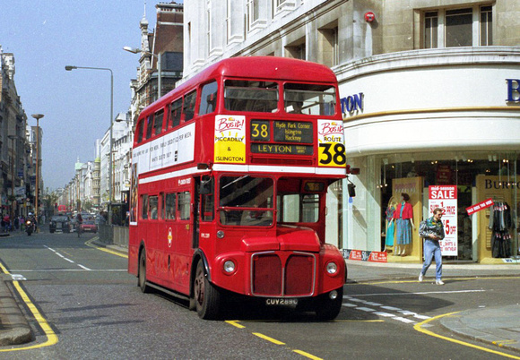 Route 38, London Forest, RML2289, CUV289C, New Oxford Street