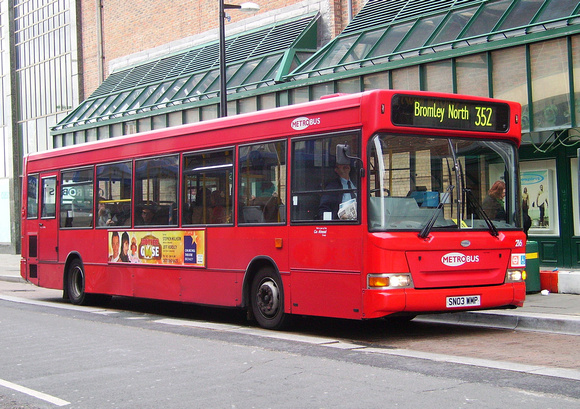 Route 352, Metrobus 216, SN03WMP, Bromley