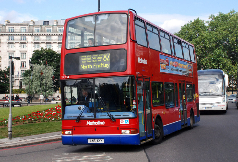 London Bus Routes | Route 82: North Finchley - Victoria [Withdrawn ...