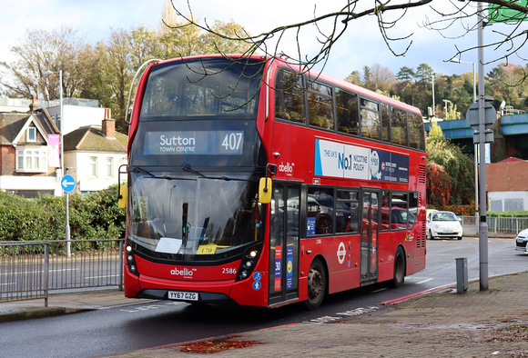 Route 407, Abellio London 2586, YY67CZG, Purley