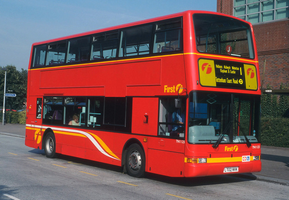 Route 1, First London, TN1125, LT02NWK, Surrey Quays