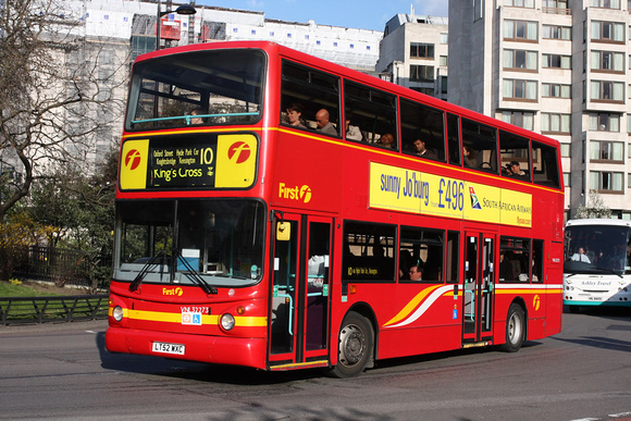 Route 10, First London, VNL32273, LT52WXC, Marble Arch