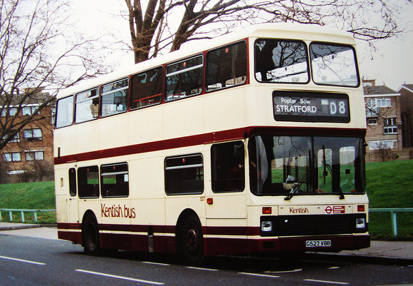 Route D8, Kentish Bus 527, G527VBB, Crossharbour