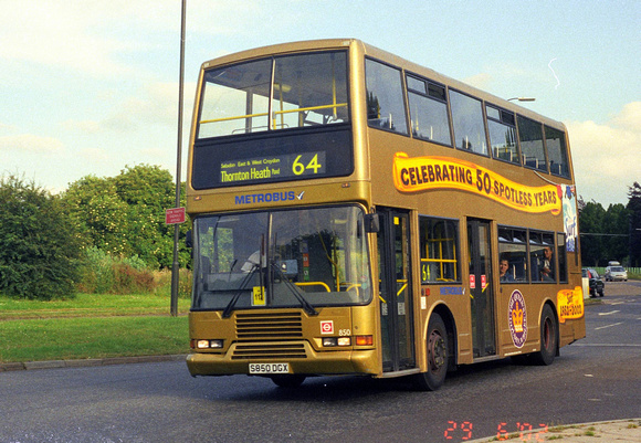 Route 64, Metrobus 850, S850DGX, Addington