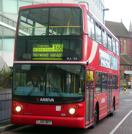 Route X68, Arriva London, VLA104, LJ05BKY, Croydon