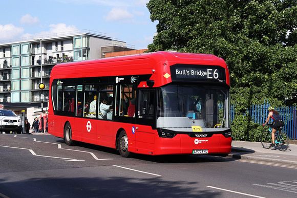 Route E6, Transport UK 1712, LV73FHJ, Hayes