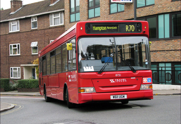 Route R70, Travel London 8731, W611UGM, Richmond