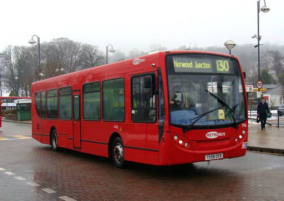 Route 130, Metrobus 706, YX58DXB, Addington Village
