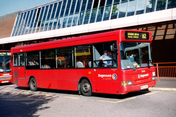 Route 162, Stagecoach London 34213, W213DNO, Eltham