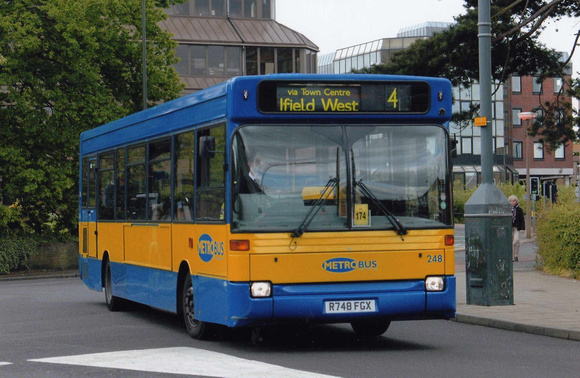 Route 4, Metrobus 248, R748FGX, Crawley