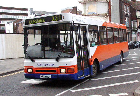 Route X31, Centrebus 129, M829RCP, Luton