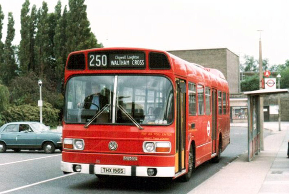 Route 250, London Transport, LS156, THX156S, Loughton
