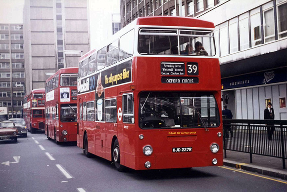 Route 39, London Transport, DMS2227, OJD227R, Victoria Street