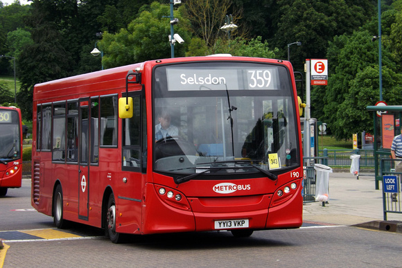 Route 359, Metrobus 190, YY13VKP, Addington Village