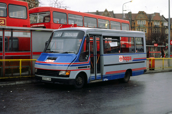 Route 268, R&I Coaches, G209LGK, Golders Green
