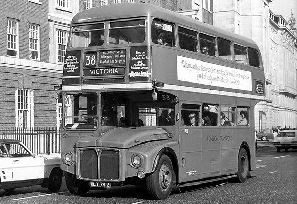Route 38, London Transport, RM742, WLT742