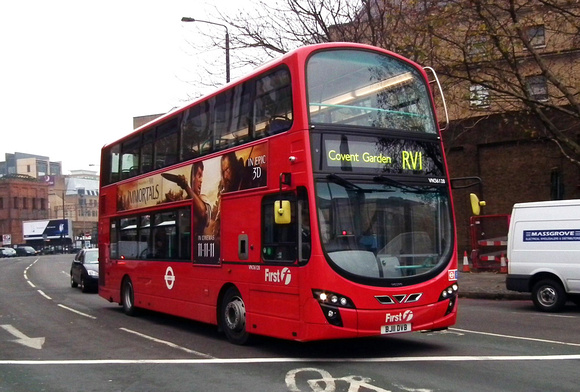 Route RV1, First London, VN36128, BJ11DVB, Tower Hill