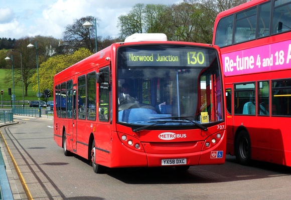 Route 130, Metrobus 707, YX58DXC, Addington Village